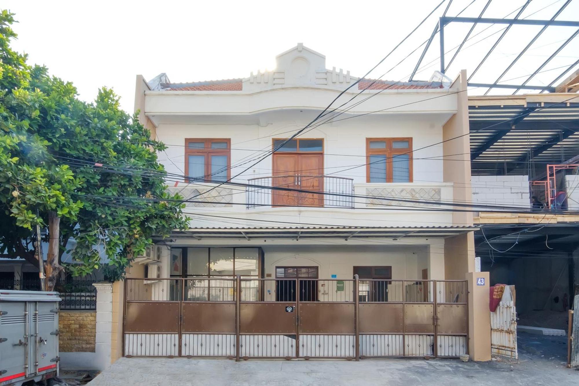 Mono Coliving Kertajaya Syariah, Sby Hotel Surabaya Buitenkant foto